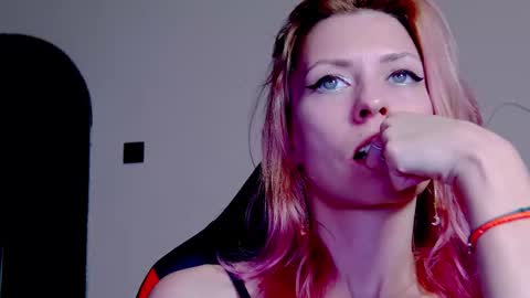 Snapshot of karoline121 chatting on November 23, 9:58 pm karoline121 online show from November 23, 9:58 pm