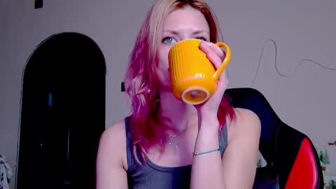 Snapshot of karoline121 chatting on November 24, 10:53 pm karoline121 online show from November 24, 10:53 pm