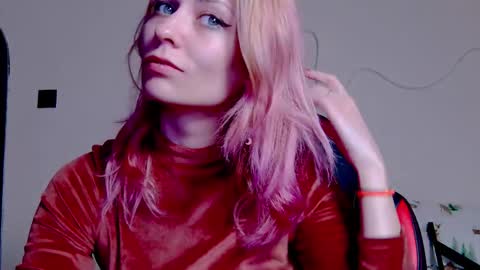 Snapshot of karoline121 chatting on November 28, 6:38 am karoline121 online show from November 28, 6:38 am