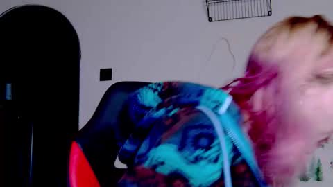 Snapshot of karoline121 chatting on November 28, 7:05 pm karoline121 online show from November 28, 7:05 pm