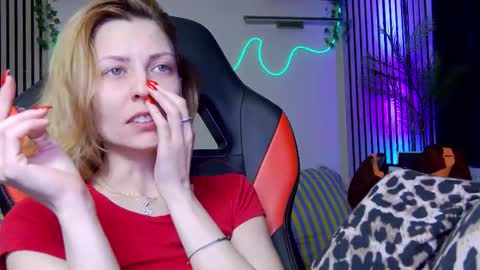 karoline121 online show from February 17, 9:21 pm