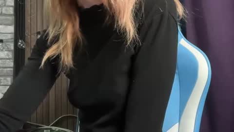 karoline121 online show from February 19, 9:00 pm