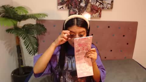 Snapshot of karolineburnx chatting on March 4, 6:47 am Isa online show from March 4, 6:47 am