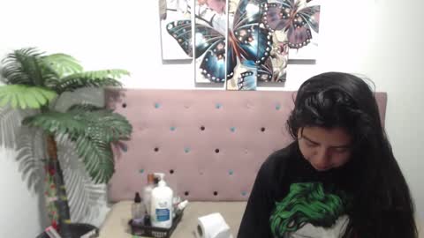 Snapshot of karolineburnx chatting on March 12, 4:30 am Isa online show from March 12, 4:30 am