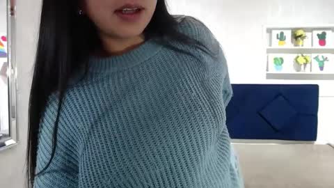 Snapshot of karolineburnx chatting on October 5, 4:00 am Isa online show from October 5, 4:00 am