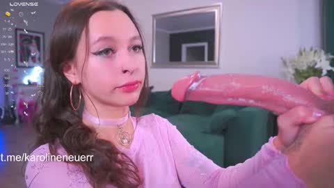 karolineneuer online show from September 29, 1:11 am