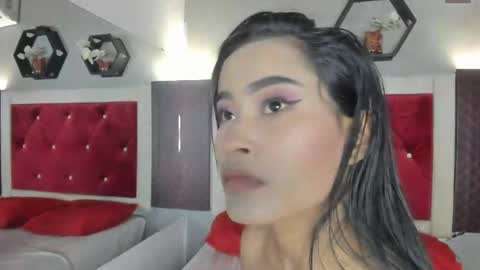 Snapshot of karoll014 chatting on May 16, 12:15 pm Karol online show from May 16, 12:15 pm