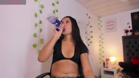 Snapshot of karolperes chatting on December 15, 6:56 pm Karol online show from December 15, 6:56 pm