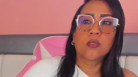 Snapshot of karolwest_ chatting on December 15, 12:31 pm karolwest_ online show from December 15, 12:31 pm