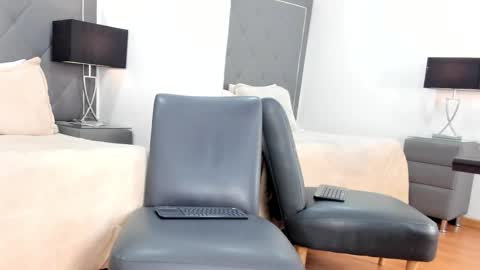 karolwest_ online show from February 11, 11:37 am