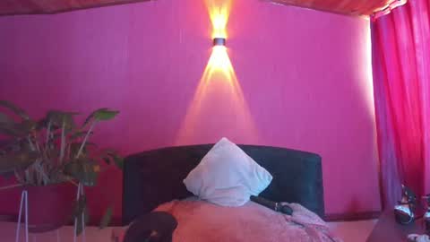 Snapshot of kassandra_james chatting on June 17, 2:40 pm kassandra james online show from June 17, 2:40 pm