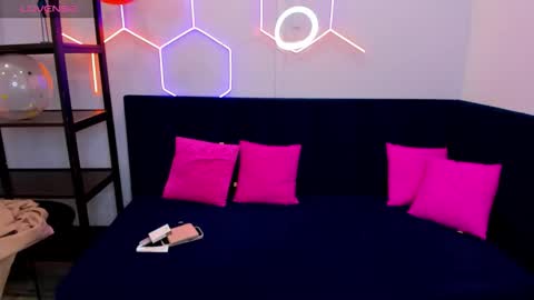 Snapshot of kat__cat chatting on September 29, 2:27 am kat__cat online show from September 29, 2:27 am