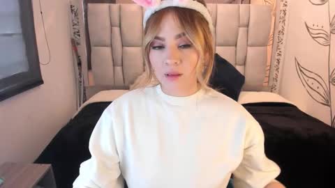 Snapshot of katahoot_ chatting on September 18, 8:22 pm K A T A H O O T online show from September 18, 8:22 pm