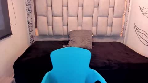 Snapshot of katahoot_ chatting on November 27, 8:55 pm K A T A H O O T online show from November 27, 8:55 pm