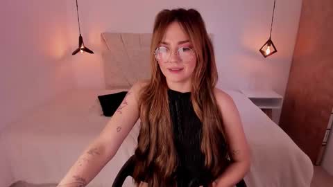 K A T A  H O O T online show from March 4, 9:32 pm