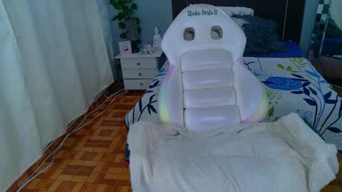 Snapshot of kataleya_29 chatting on December 1, 1:43 am kate online show from December 1, 1:43 am