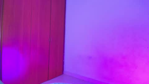 Snapshot of katalinaaswad chatting on December 2, 5:24 am katalinaaswad online show from December 2, 5:24 am