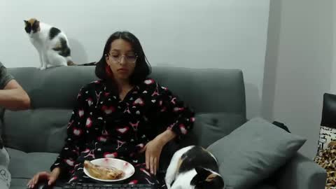 Snapshot of katalleya_jyj chatting on February 26, 5:31 am Katalleya and Steban online show from February 26, 5:31 am