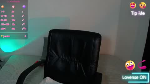 Snapshot of kate_arden chatting on December 12, 4:59 am Carla Palmer online show from December 12, 4:59 am