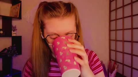 Snapshot of kate_cuddle chatting on February 25, 2:03 am Kate online show from February 25, 2:03 am