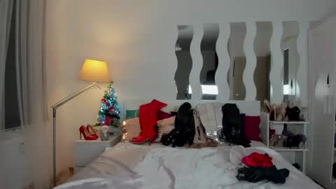 Snapshot of kate_redgar chatting on January 4, 12:49 pm kate_redgar online show from January 4, 12:49 pm