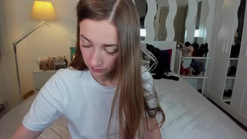 Snapshot of kate_redgar chatting on March 3, 1:31 pm kate_redgar online show from March 3, 1:31 pm