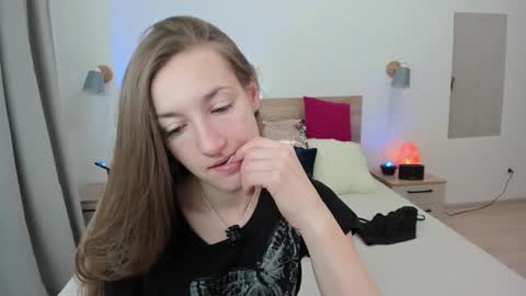 kate_redgar online show from February 21, 1:45 pm