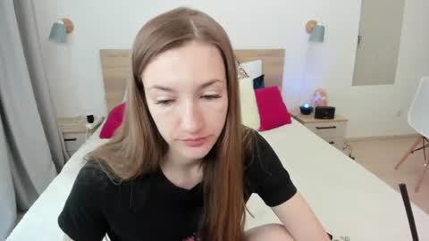 Snapshot of kate_redgar chatting on June 9, 2:39 pm kate_redgar online show from June 9, 2:39 pm