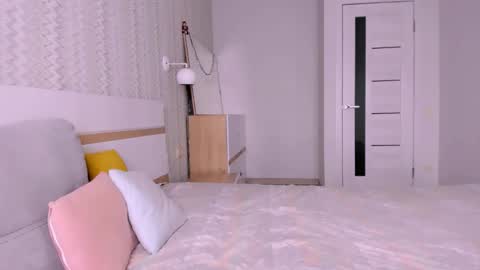 KATE online show from March 11, 7:04 am