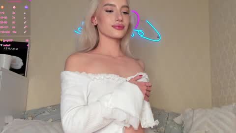 Snapshot of katebremar chatting on December 3, 9:23 pm online show from December 3, 9:23 pm