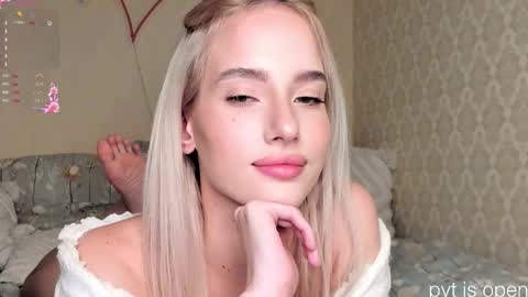 Snapshot of katebremar chatting on December 15, 9:52 pm online show from December 15, 9:52 pm