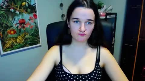 Snapshot of katedesire chatting on December 15, 5:31 pm Kate  online show from December 15, 5:31 pm