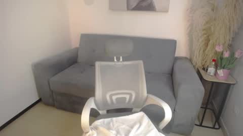 Kate  online show from June 8, 2:39 pm