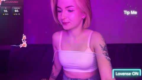 Snapshot of katehanks chatting on December 19, 9:11 pm Kate online show from December 19, 9:11 pm