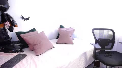 Help me with rate thanks  online show from October 15, 6:08 pm