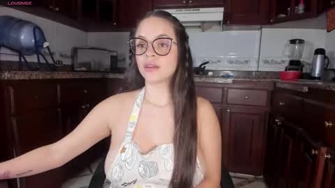 KateMoorex online show from February 6, 12:30 pm