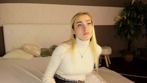 KateOwyns online show from December 2, 1:02 pm