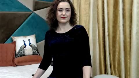 KateQueenston --  online show from June 5, 9:53 pm