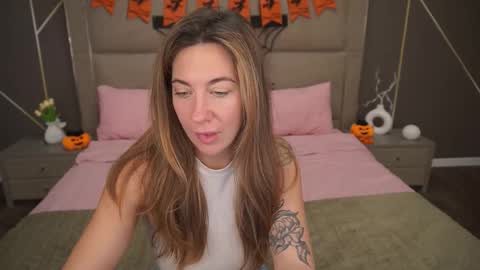 Snapshot of kateshanny chatting on October 31, 7:53 am Kate online show from October 31, 7:53 am