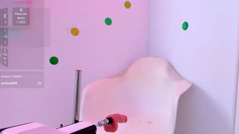 Snapshot of katey_curvy01 chatting on December 18, 7:04 am katey Curvy01 online show from December 18, 7:04 am