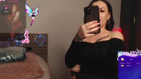 Snapshot of katey_riva35708 chatting on January 16, 9:51 pm KateyRiva online show from January 16, 9:51 pm