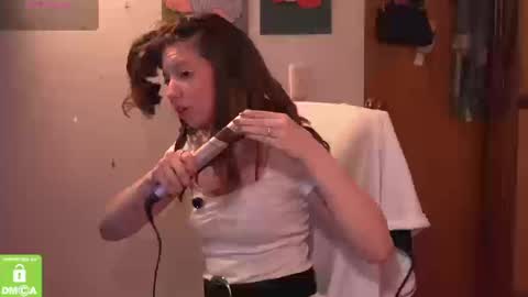 Snapshot of kathc_19 chatting on December 20, 12:40 am Katerine online show from December 20, 12:40 am