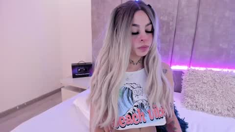 Snapshot of kathegomez_ chatting on December 21, 6:52 am KatheGomez online show from December 21, 6:52 am