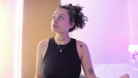 Snapshot of kathegomez_ chatting on January 25, 1:32 am KatheGomez online show from January 25, 1:32 am