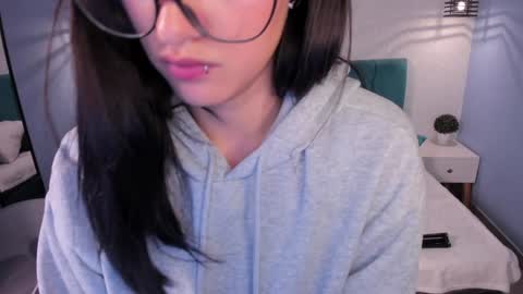 Snapshot of katherin_smith_ chatting on December 7, 10:23 am kathe online show from December 7, 10:23 am