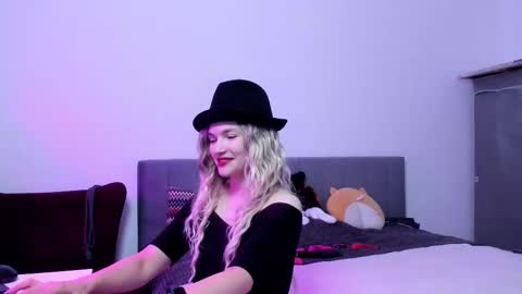Snapshot of katherinemidnight chatting on October 10, 3:44 pm Katherine online show from October 10, 3:44 pm