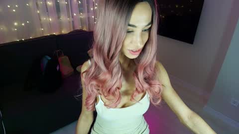 Snapshot of katherinepinke chatting on December 17, 6:09 pm katherinepinke online show from December 17, 6:09 pm