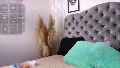 kathh_latorre online show from July 14, 1:28 pm