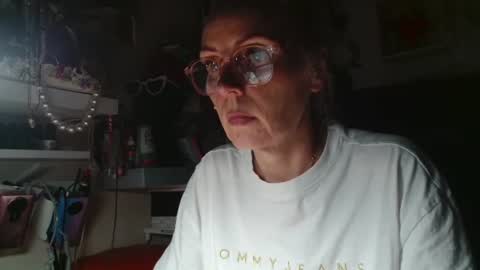 Snapshot of kathleenedwards chatting on June 28, 9:10 pm Kathleen online show from June 28, 9:10 pm