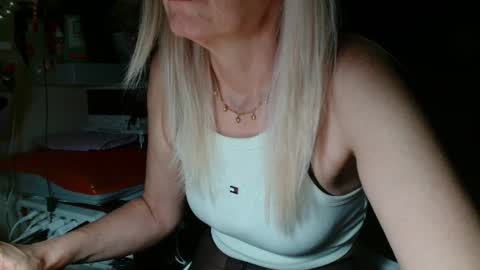 Snapshot of kathleenedwards chatting on July 2, 8:59 pm Kathleen online show from July 2, 8:59 pm
